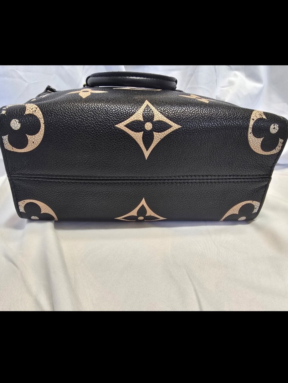 Authentic Louis Vuitton OnTheGo PM - Picture 3 of 16